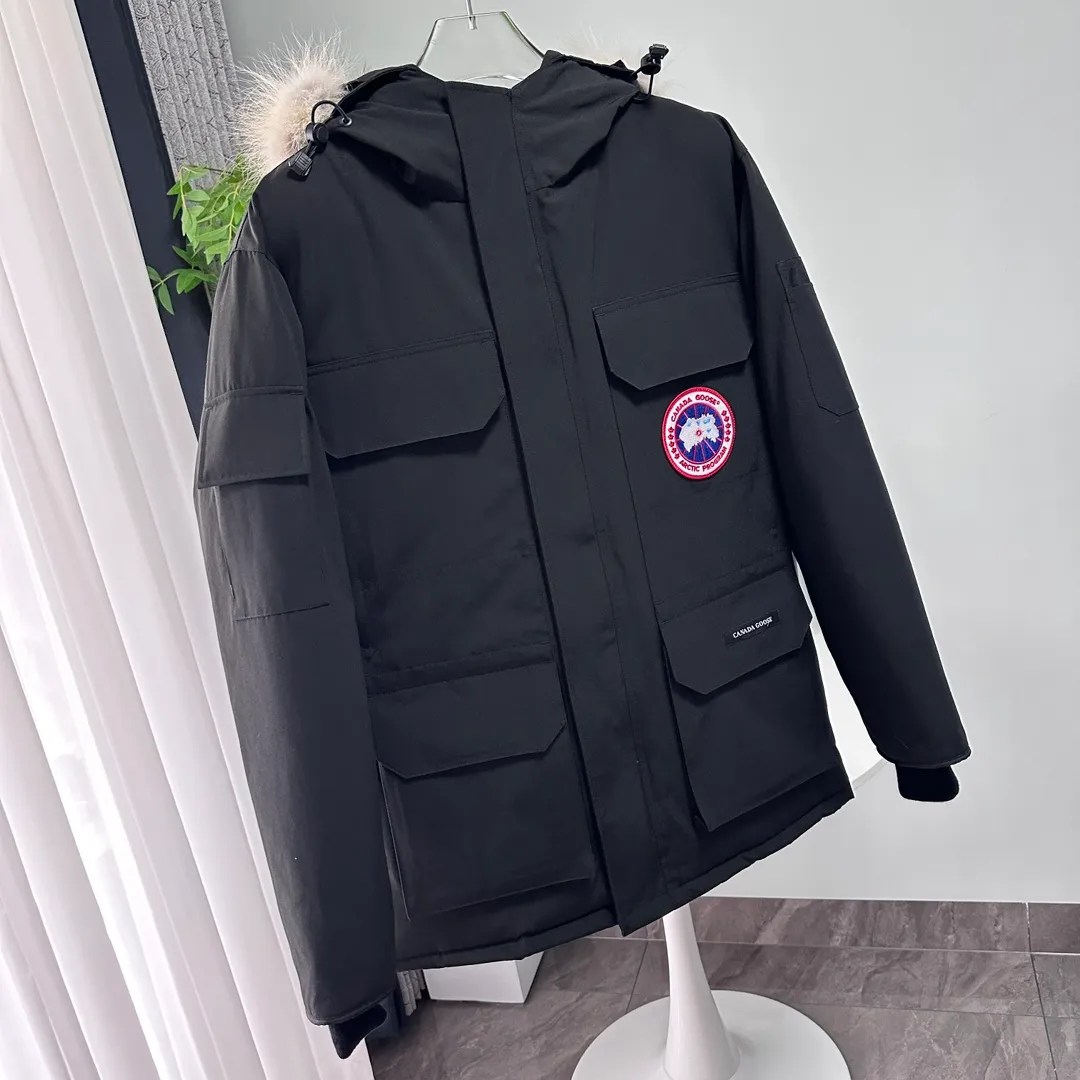 P700 CANADA GOOSE｜Canada Goose Expedition Parka｜Classic upgrade New 08 style Color: graphite gray, off-white, black, pink, navy blue, sky blue, Size: XS, S, M, L, XL, XXL, Product introduction Loose fit, multi-pocket design Larger size for free movement. 6 exterior pockets: 4 reversible front pockets, zippered side entry. There is a practical pocket on the left sleeve and a top pocket on the right sleeve. There is a drawstring on the inside of the waist and a logo patch on the back. The waist is designed with an inside drawstring, which can be adjusted to provide excellent warmth. Woven grab straps at upper back with “Expedition” logo patch • Hood with removable zipper trim, interchangeable hood trim for personalization and added protection (this jacket is not available with the classic hood trim) • Chin protection element has a tricot inner fabric for softness and comfort • Woven grab straps at upper back with “Expedition” logo patch • Internal drawstring at the waist, adjustable to provide excellent warmth •Snap-in rib knit cuffs for added comfort and optimal heat locking in •Stylish hanging inner straps allow the jacket to be carried over the shoulder, hands-free •Stowaway nylon stretch snow skirt for added protection •Two-way zipper covered fly with Velcro® snaps that unzips from the bottom for increased range of motion and breathability. A windproof fly is designed under the zipper for an extra layer of protection. • 6 exterior pockets: 4 two-way pockets on the front with top flap and Velcro® snaps, and zippered side entry. Utility pockets on left sleeve and right sleeve with top flap and velcro® snaps Internal pockets: 1 zipped pocket, 2 mesh drop-in pockets Embroidered Canada Goose logo